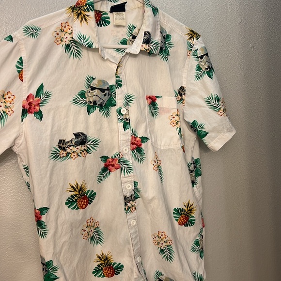 Star Wars Mens Small Shirt. Short sleeve button-down. Tie fighter. Hibiscus. - Picture 7 of 10